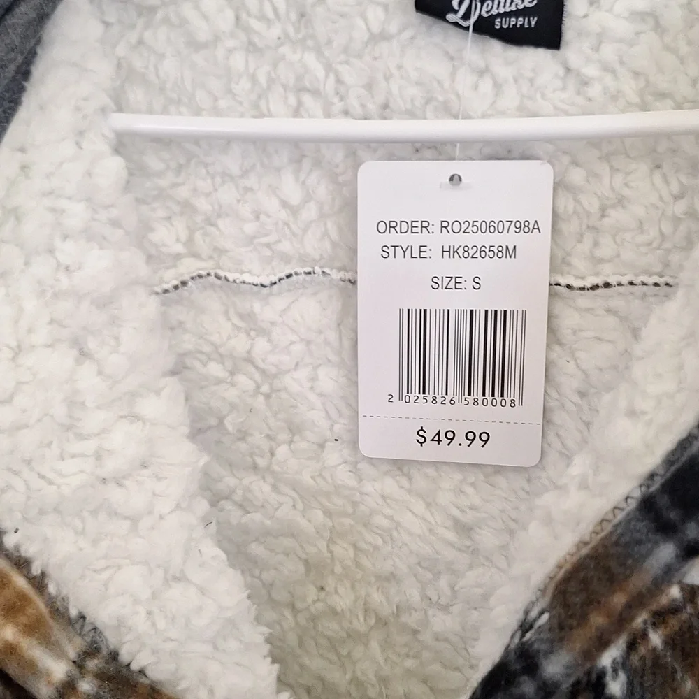 Gray and Tan Plaid Fleece Fur Lined Hooded Jacket. Size Small NWT